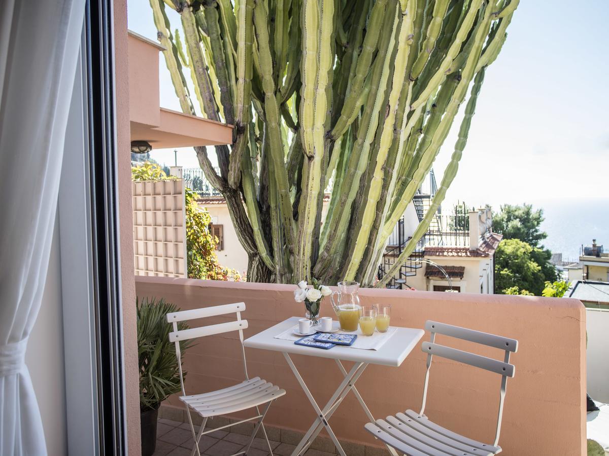 La Malandrina Aparthotel Taormina Bagian luar foto