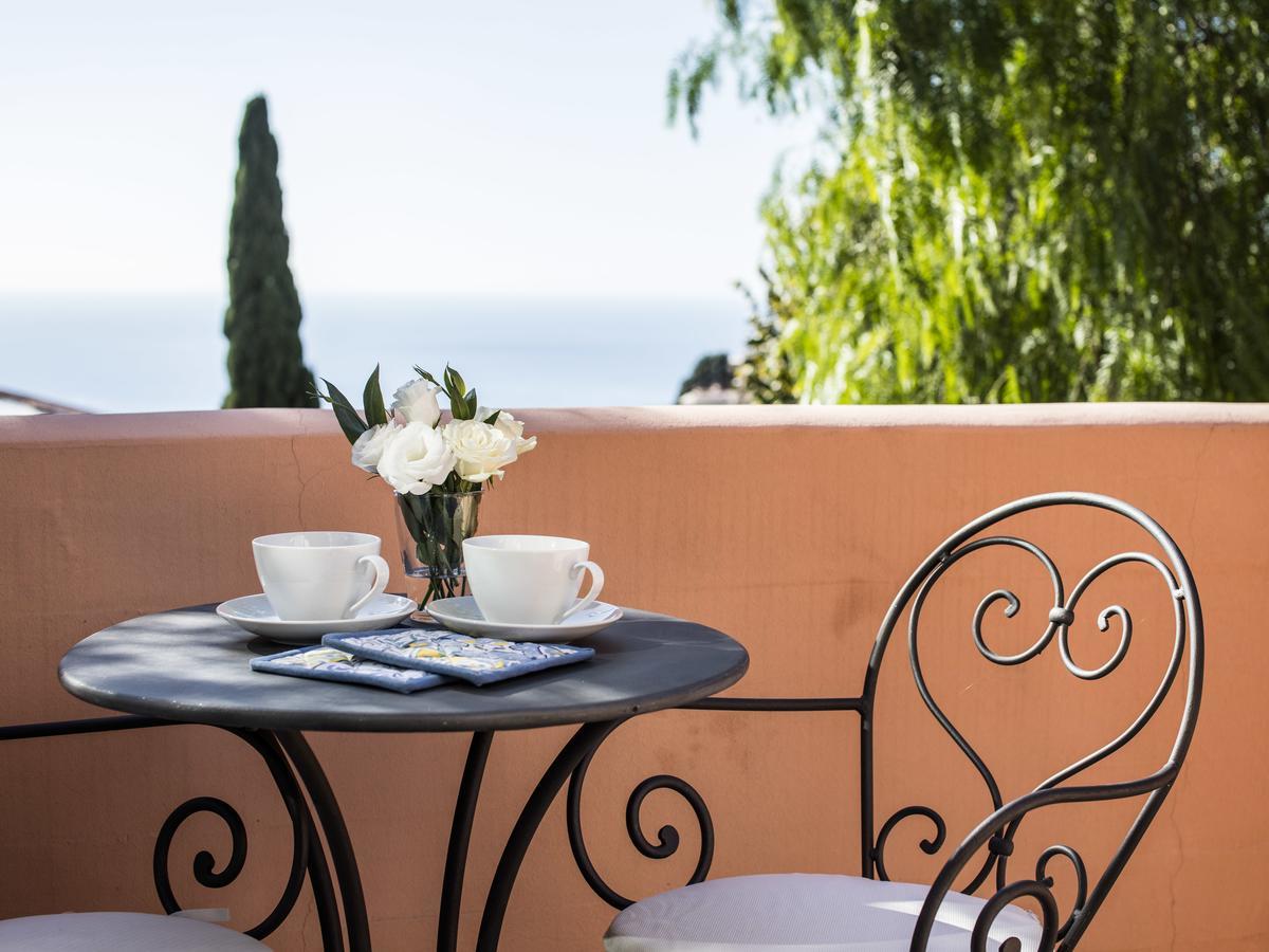 La Malandrina Aparthotel Taormina Bagian luar foto