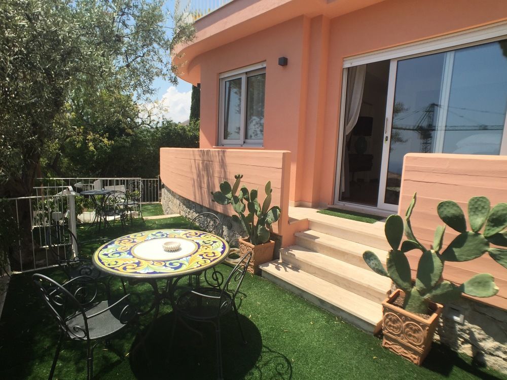 La Malandrina Aparthotel Taormina Bagian luar foto