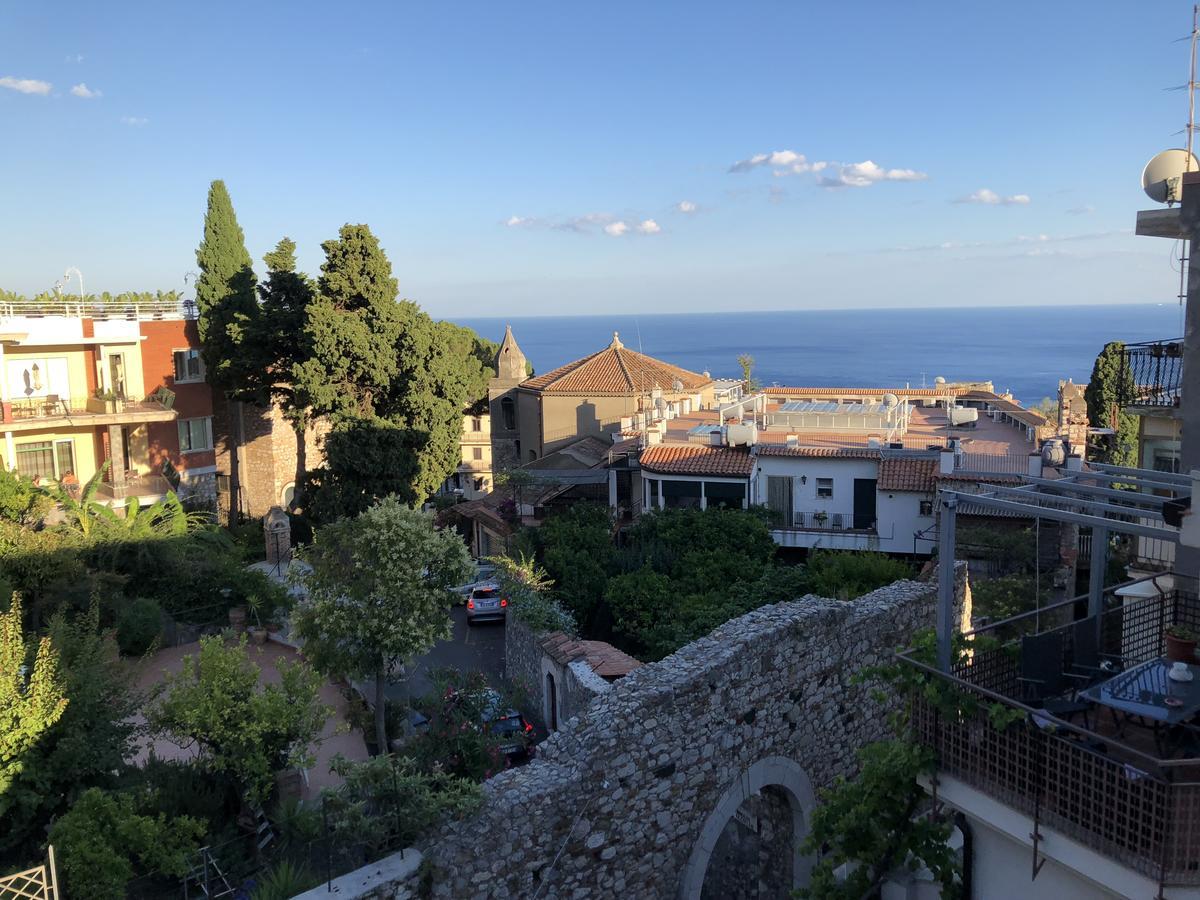 La Malandrina Aparthotel Taormina Bagian luar foto